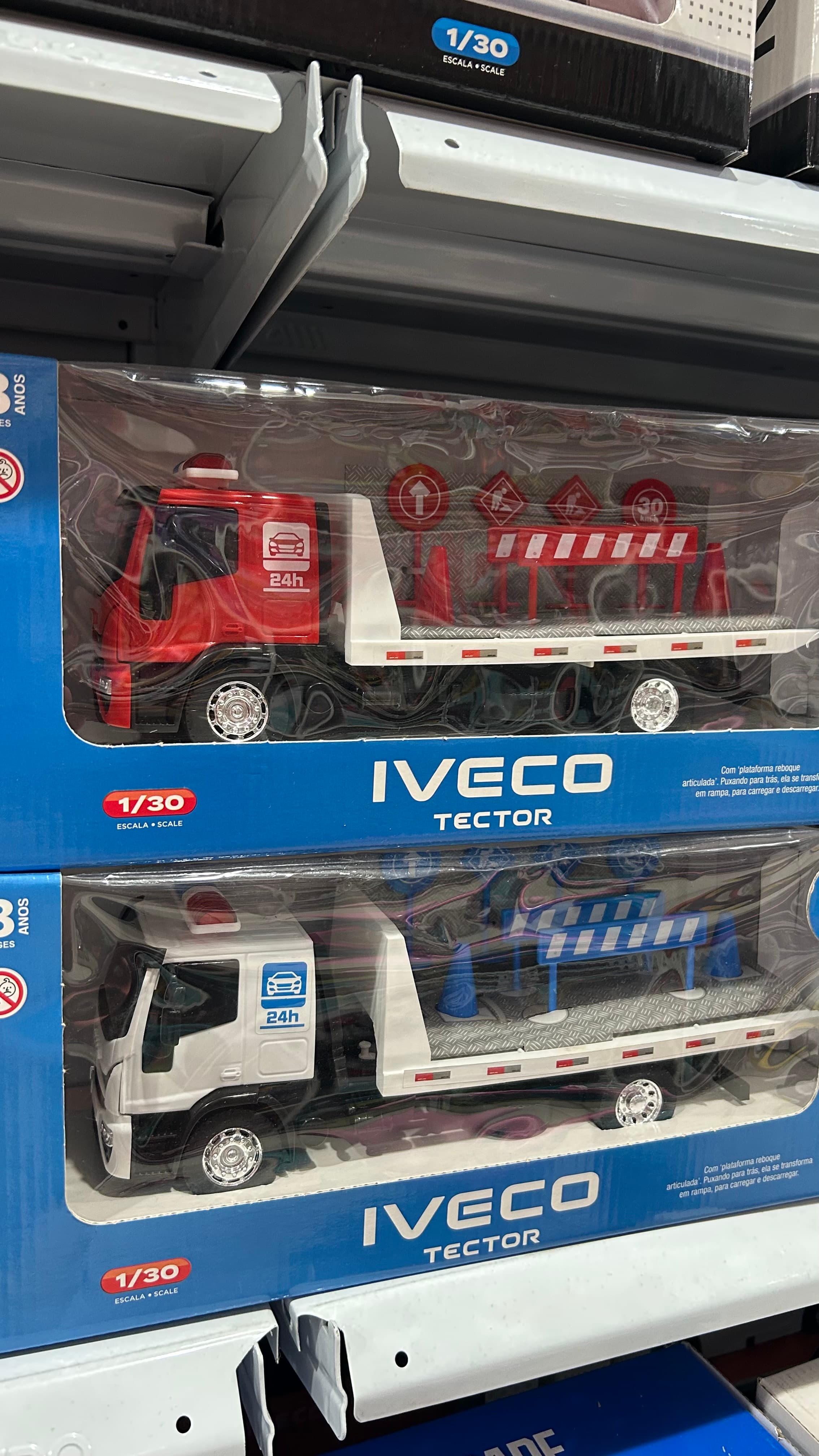 Caminhão Iveco Tector Plataforma de Sinalização