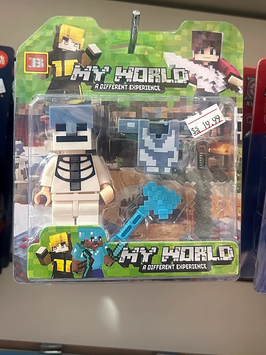 Boneco Lego Minecraft Guerreiro Pixel com Acessórios
