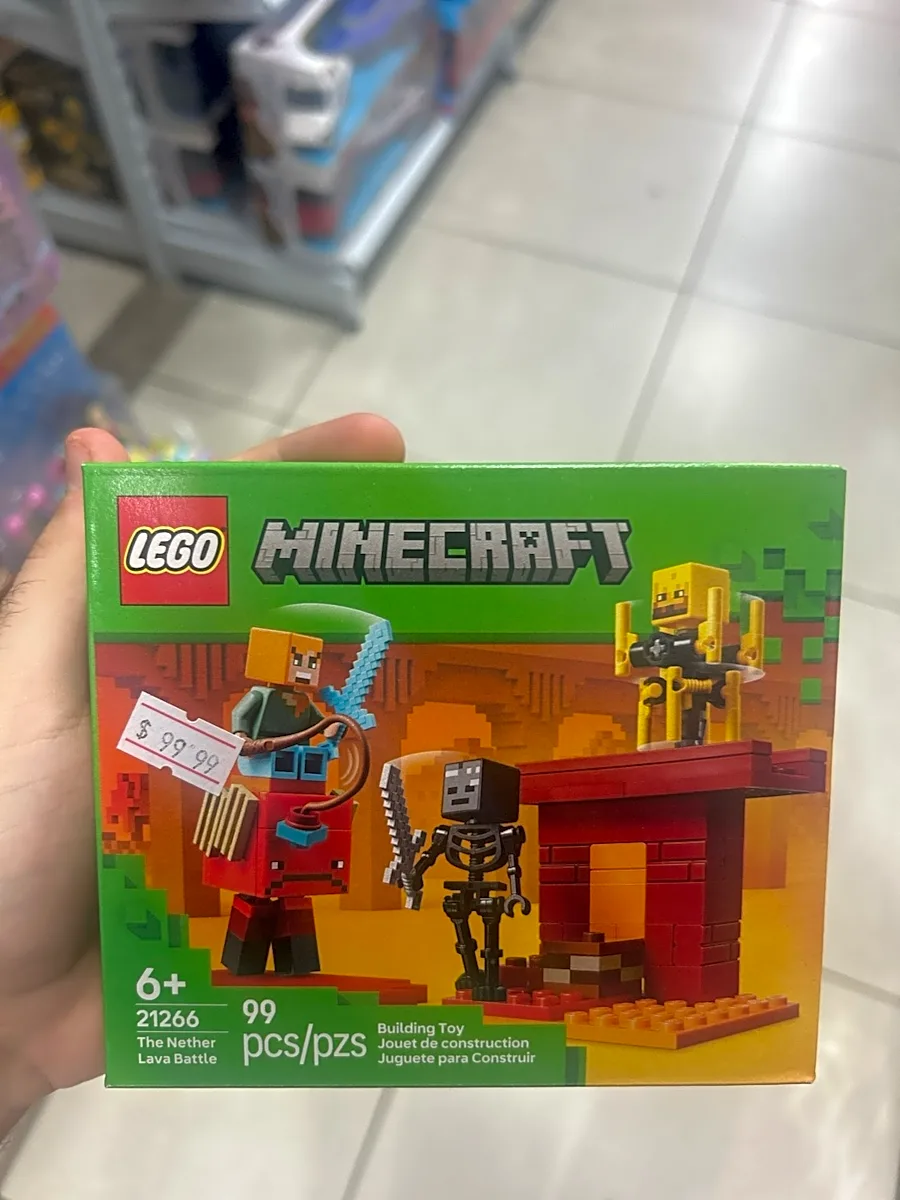 LEGO Minecraft A Batalha da Lava no Nether (21266)