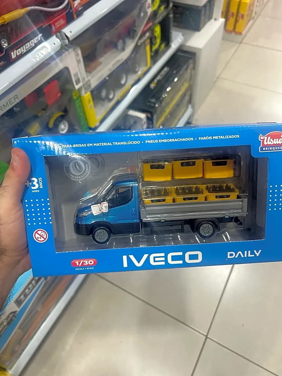 Caminhão Iveco Daily com Engradados Escala 1:30 Usual Brinquedos
