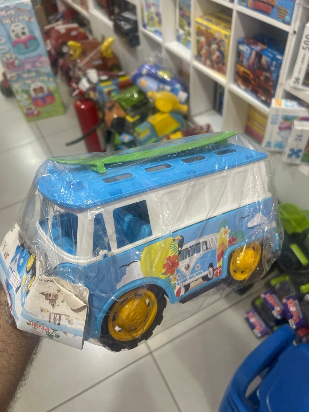 Kombica Praia com Prancha de Surf de Brinquedo