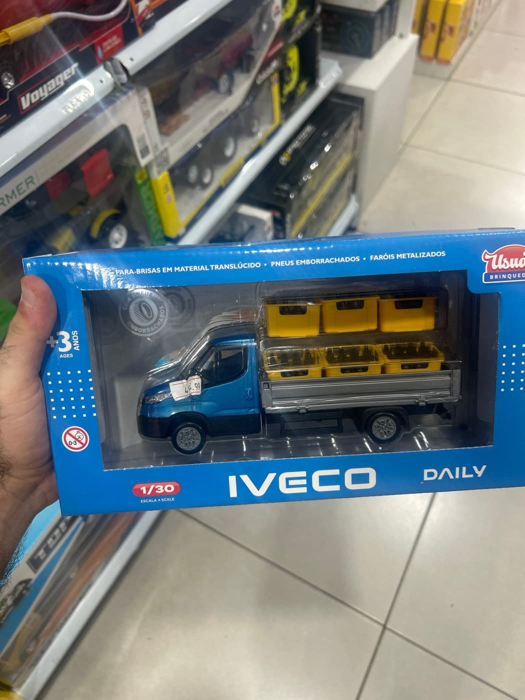 Caminhão Iveco Daily com Engradados Escala 1:30 Usual Brinquedos